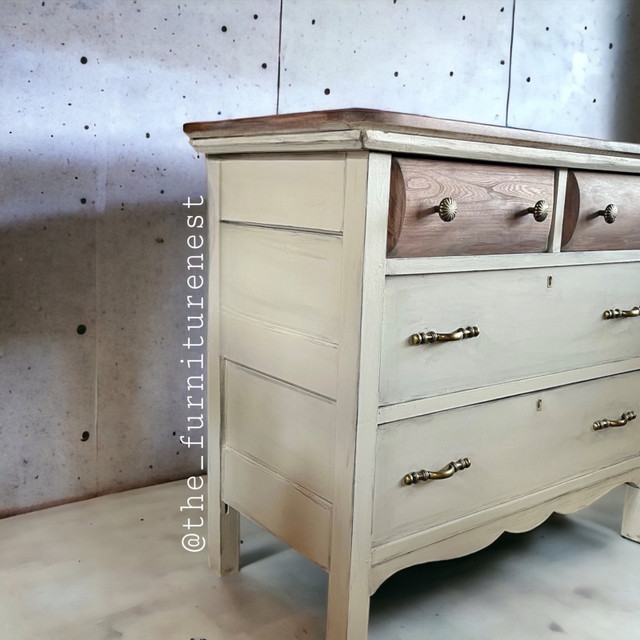 Antique washstand or dresser in Dressers & Wardrobes in Regina - Image 2