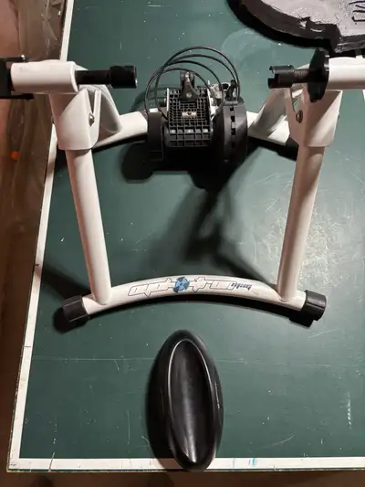 GIANT Bicycle trainer Cyclotron Mag Trainer, View more
