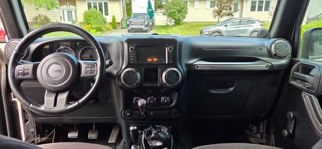 Jeep Wrangler Unlimited Sport 2014 — photo 4