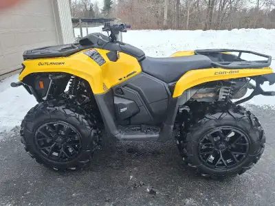 Selling my mint. 2024 can am outlander XT. 700 with only 383 kilometers in showroom condition ,it is...