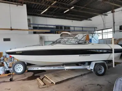 Bateau 2006 195LR, moteur 4.3, extrëmement propre avec seulement 315 hres.Esthétique et mécanique A1...