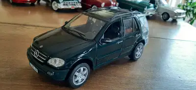 Mercedes ML-Class Maisto diecast 1/18 Pas de boîte Autos de collection miniatures, Plusieurs millier...