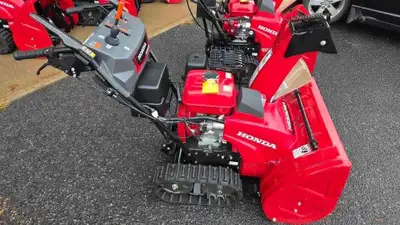 Honda HSS 928 CTD Hydrostatique 9 forces 28 pouces de godet Reg: 5098$ Rabais Honda : -200$ Prix: 48...