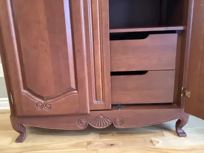Armoire en cerisier - Raison de la vente: déménagement, View more