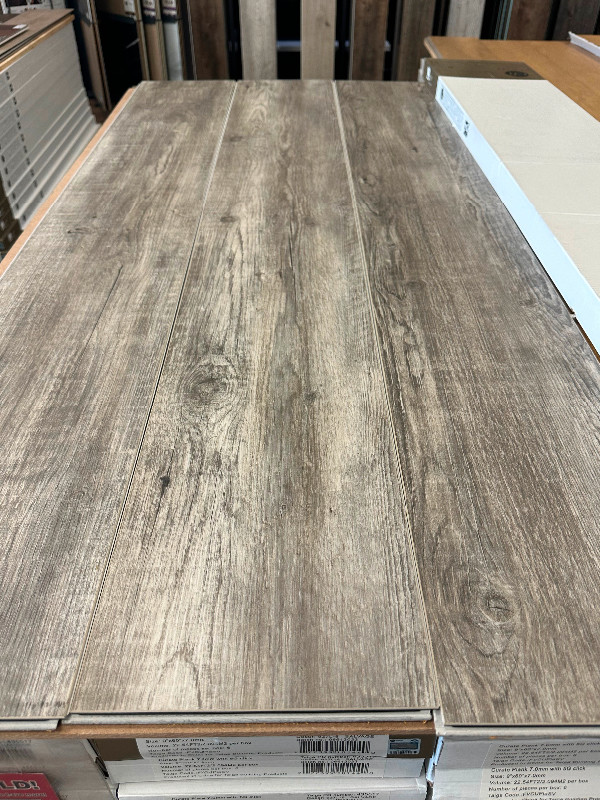 Commercial grade vinyl plank flooring in Floors & Walls in Brantford