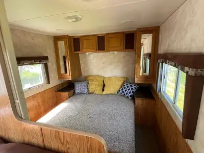 27 foot trailer for sale. fridge, heat and AC work great, very lightly used, all the systems working...