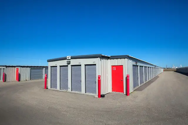  Need Storage? We’ve Got Space for That!570156310479523843