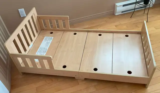 *VENDU* Lit de transition pour enfant en bois. in Beds & Mattresses in Sherbrooke - Image 3
