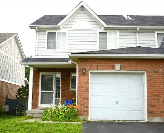 From 2026-05-01,Waterloo-Laurelwood-3 bedrooms-EndUnit-Townhome in Long Term Rentals in Kitchener / Waterloo - Image 2