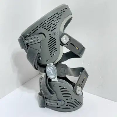 I'm offering an Össur Unloader One knee brace, designed to provide support and pain relief for indiv...