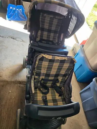 Vintage stroller, kept in garage so a little dusty but still is amazing no squeaky tires. No issues....