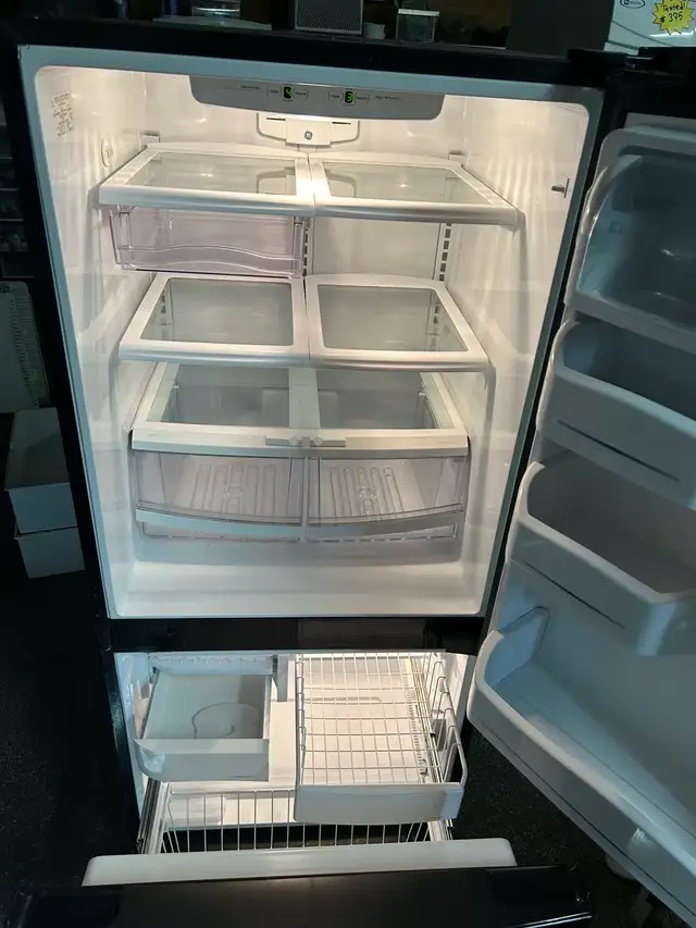 GE Stainless Stell Refrigerator - No issues in Refrigerators in Kitchener / Waterloo - Image 9