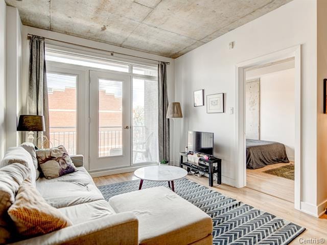 Condo 3 1/2 located in Mile-End with swimming pool and gym — photo 3