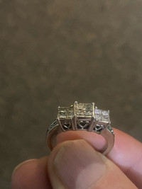 Ladies 14k gold elegant engagement ring princess cut diamonds