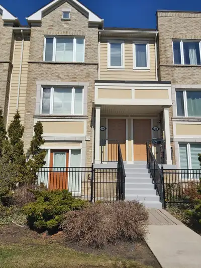 Town-House Condo for Rent in Erin Mills
