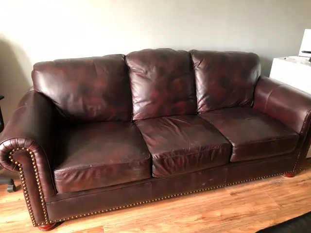 Beautiful Oxblood  Leather 3-piece set, sofa, loveseat and chair in Couches & Futons in Kingston - Image 2
