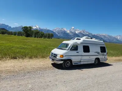 Key Features & Specifications: 2002 Pleasureway Chassis: Dodge B3500 Maxi van chassis, widened six i...