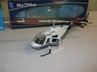 Modèle réduit à l'échelle 1: 34 d'un hélicoptère Bell 206 LAPD