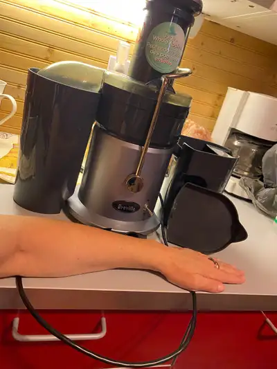Breville juicer Powerful! Good working condition, View more