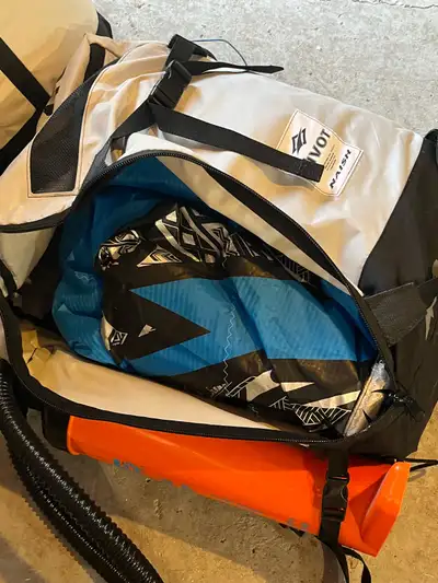 2xHarness Med Used Large New. 2xBoards with Bindings 2xKites Brand Naish 1 pivot 10 1 Triade 14 .Bot...