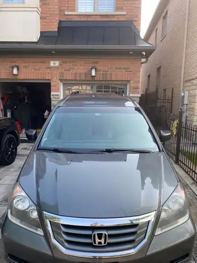 This vehicle is being sold as is. Clean and well maintained with 315,000 Km. Regular maintainence (B...