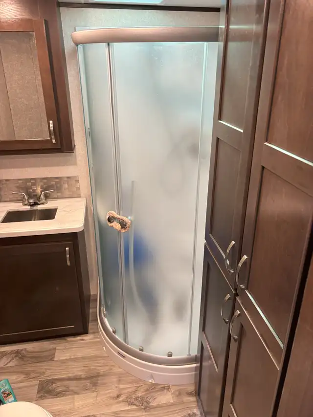 2019 - Jayco Talon 413T Toy Hauler – 3/4 Ton Towable + Drop Hitc in Travel Trailers & Campers in Edmonton - Image 18