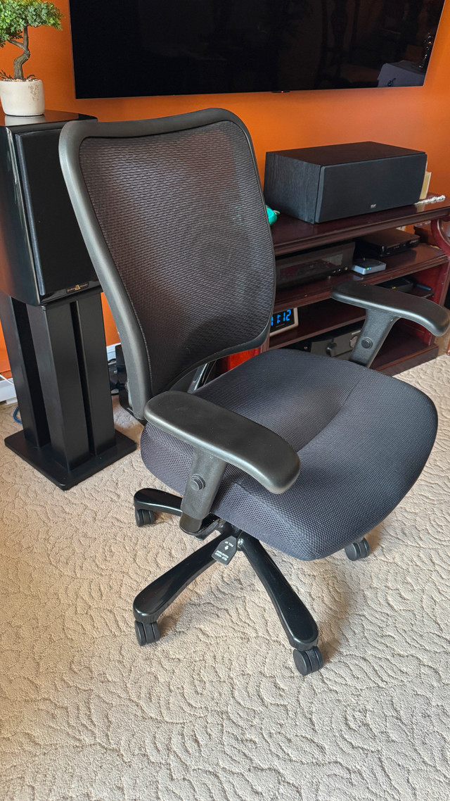 Computer - Office chair 4 larger person in Desks in Kelowna