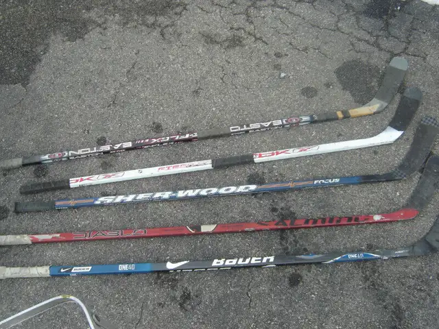 UP FOR SALE TODAY IS 5 LEFT HAND HOCKEY STICKS FOR ADULT//TEEN! in Hockey in Mississauga / Peel Region - Image 3