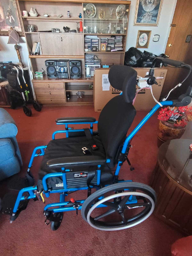 OBO MapleLeaf Supertilt wheel chair OBO in Health & Special Needs in Hamilton - Image 4