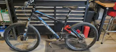 Full suspension. Needs some TLC. Hasn't been used in years. 26" tires. Rear rim is slightly bent, ne...