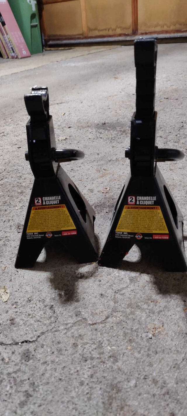 New Husky car axle stands in Other in Ottawa