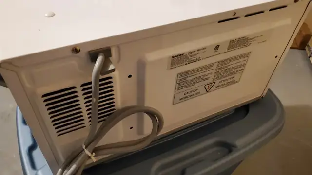 Goldstar Microwave in Microwaves & Cookers in St. Catharines - Image 5
