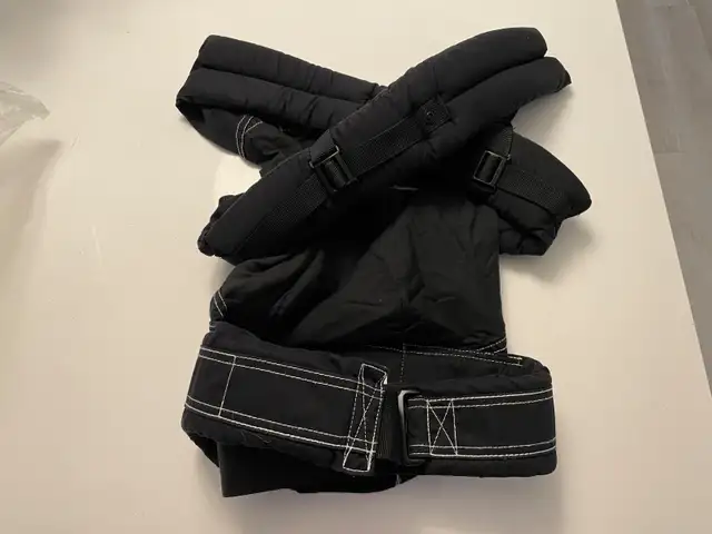 Early Model Ergobaby Carrier, Black- Great Shape in Strollers, Carriers & Car Seats in London - Image 4