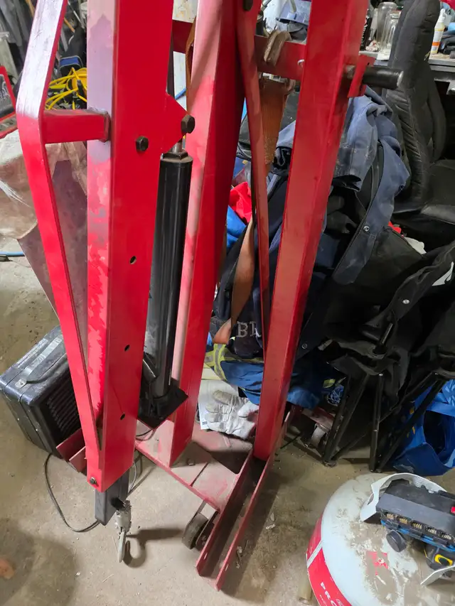 Westward Engine Lift in Other in Regina - Image 3