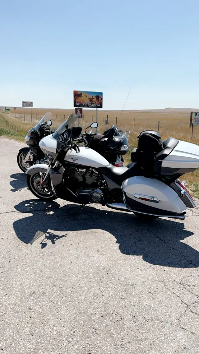 2015 Victory Motorcycle Cross Country Touring in Touring in Edmonton - Image 2