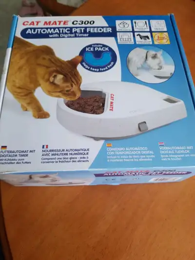 Nearly new auto pet feeder. Works great. Can be used for cat or small dog. Only used for 3 months th...
