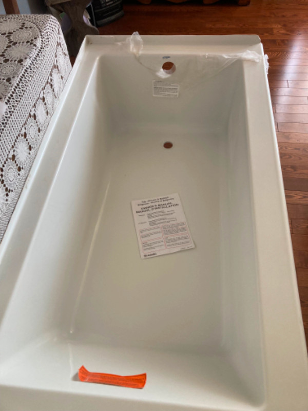 Tub, brand new in Plumbing, Sinks, Toilets & Showers in Barrie - Image 3