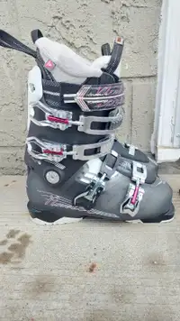 Nordica Ski Boots 24.5 Size 7 for women