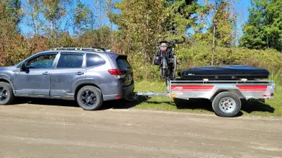 Remorque 4' x 8' en acier galvanisé de marque Laroche, presque neuve, à peine 500km. Tout en acier g...