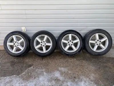 Full set of factory Ford rims in good condition. The bolt pattern is 5x114.3 and rims size is 18 inc...