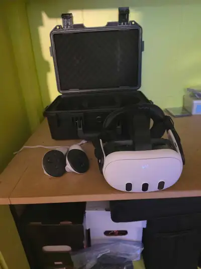 Experience immersive virtual reality with this pre-owned Meta Quest 3, which features a brand new, c...