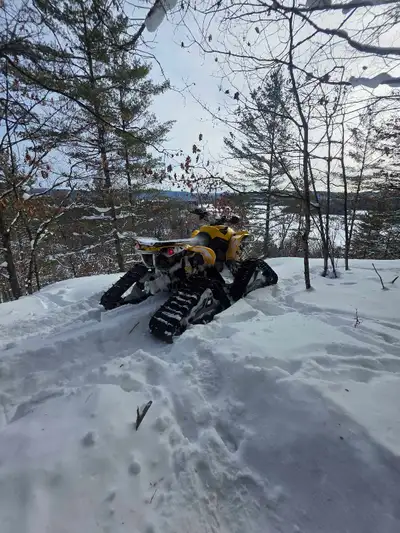 Can am renagade 2012 1000 10000km très bien entretenue viens avec les track et les pneus