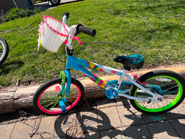 Girls (age 6/7 ) bike in Kids in Markham / York Region
