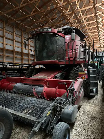 7120 Case Combine excellent shape. Year 2010 Always shedded. Has hopper topper Luxury Cab 1838 thras...