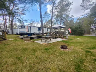 If you are looking for an RV that offers family accommodations and the creature comforts of home, in...
