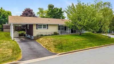 Shared room in the basement for 2 men. One man is currently occupying this room; one more man is nee...