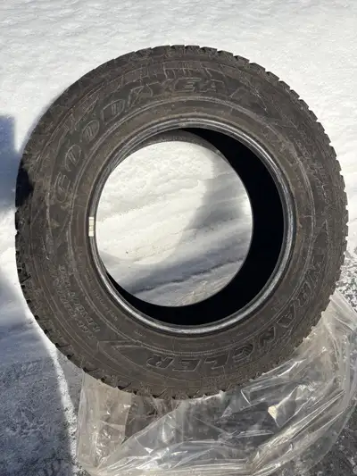 255/70R18, (x4) pneus d’été à vendre. Goodyear Wrangler. Tout-terrain. Utilisé un peu plus de 2 sais...