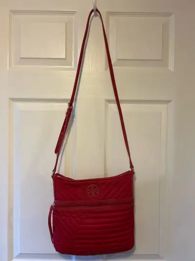 Tory Burch: sacoche de type cross body rouge, View more