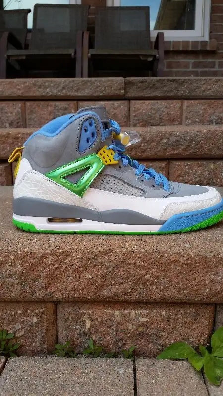 JORDAN SPIZIKE sizes 9.5 and 11 in Men's Shoes in Mississauga / Peel Region - Image 2