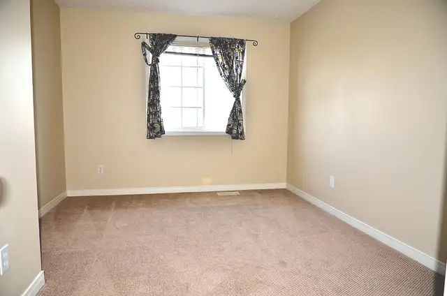 From 2026-05-01,Waterloo-Laurelwood-3 bedrooms-EndUnit-Townhome in Long Term Rentals in Kitchener / Waterloo - Image 7